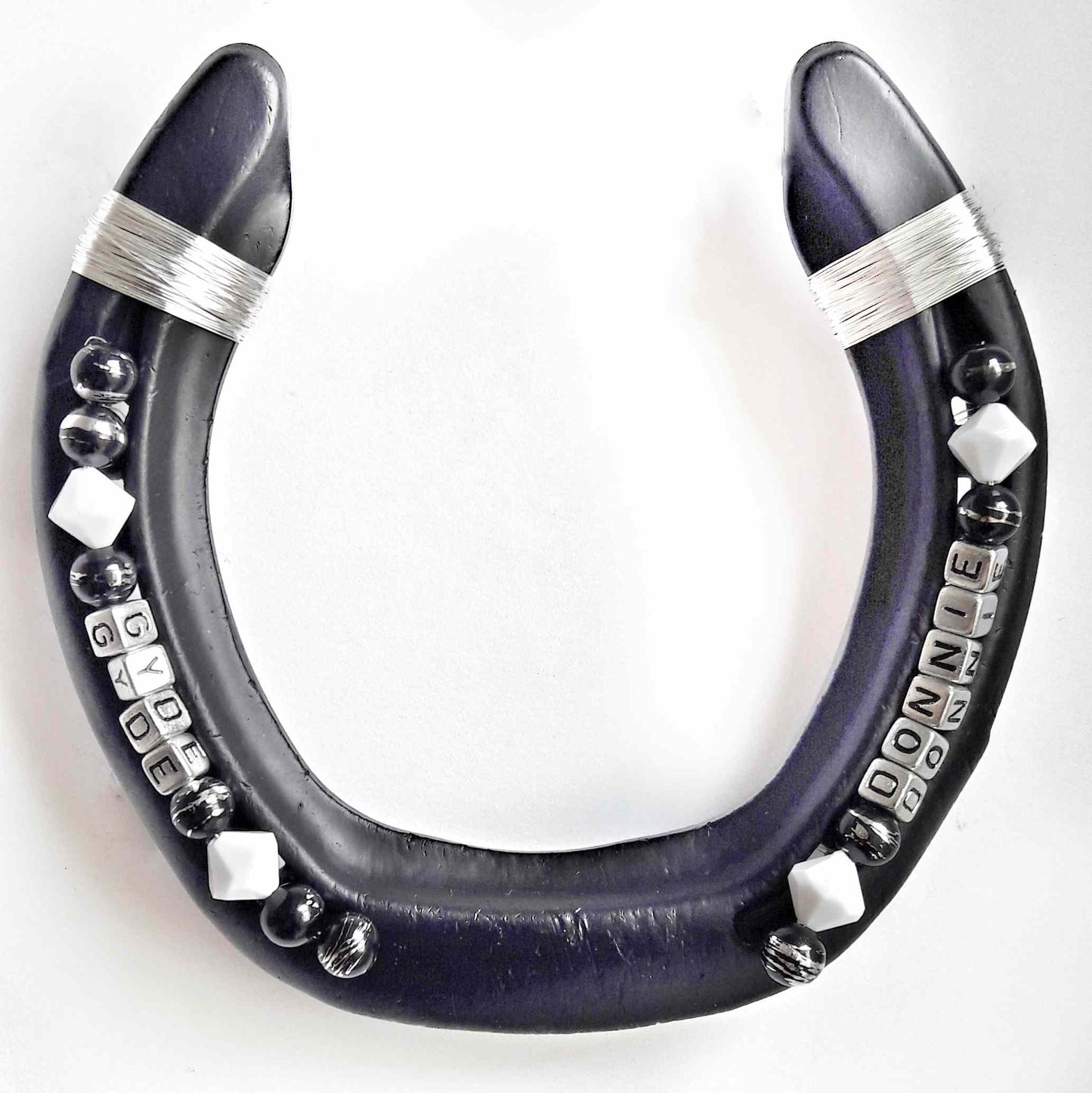 Lucky Horseshoe Black-White